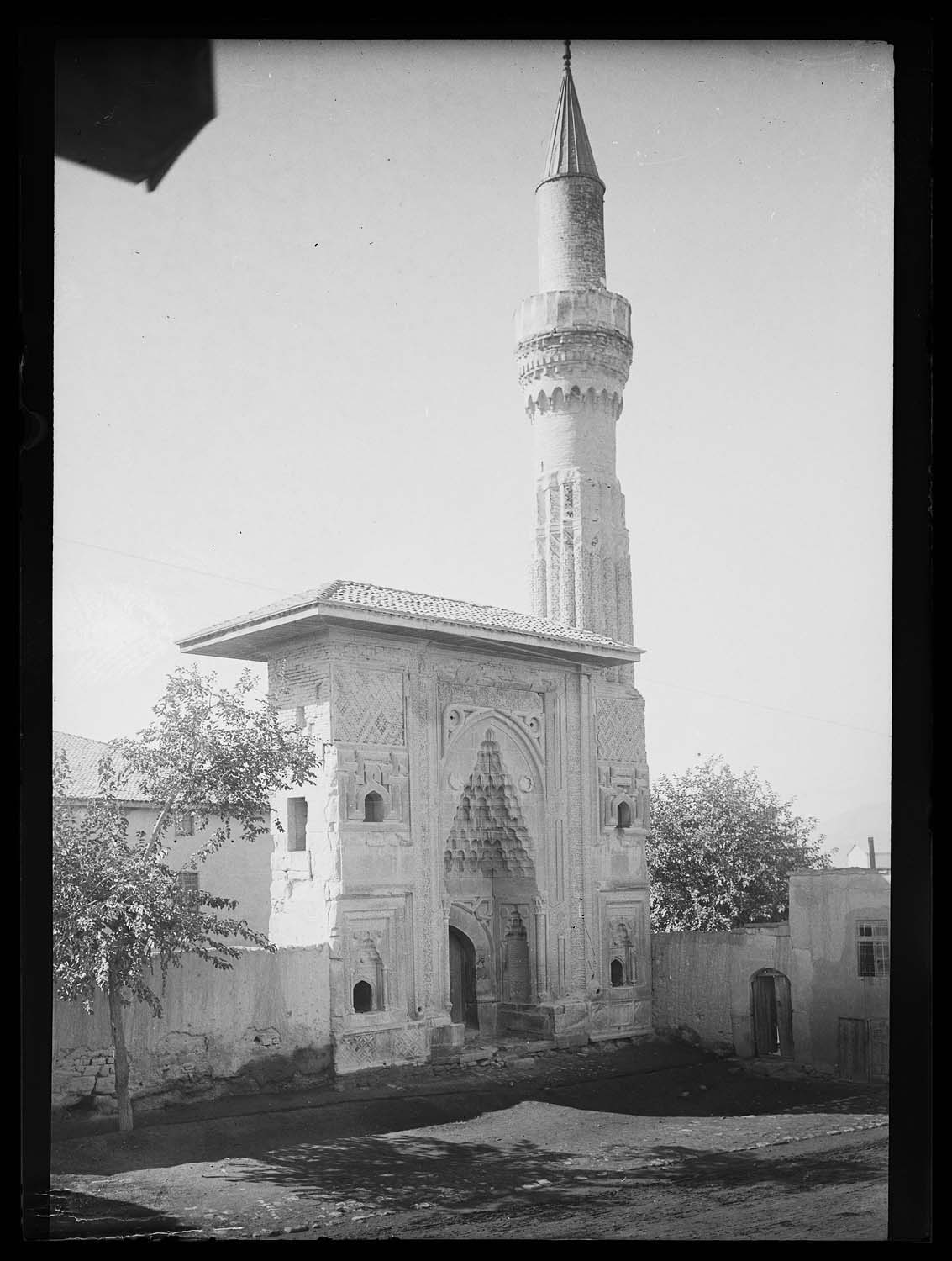 Portail d'entrée et minaret